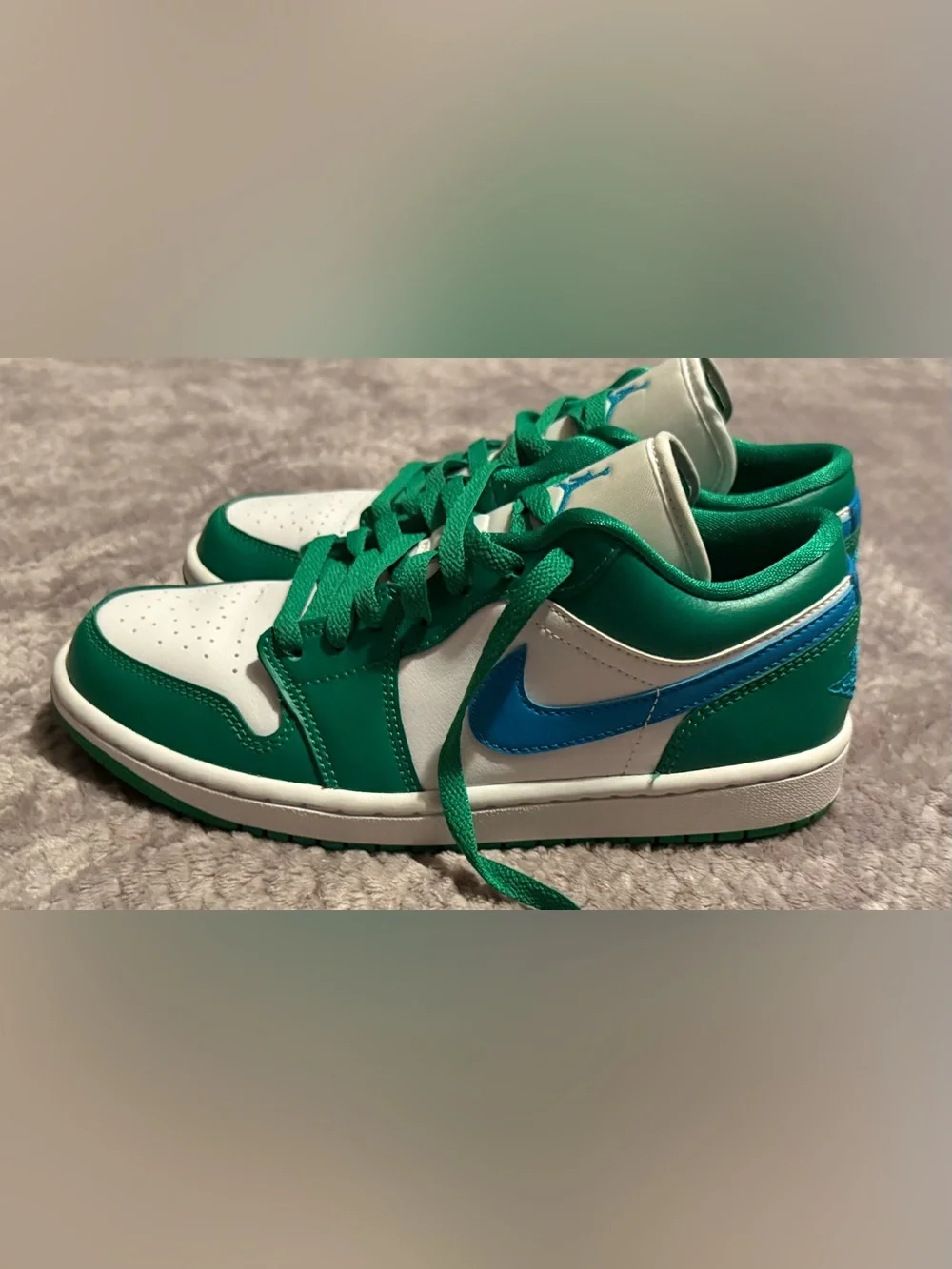 Jordan Women’s White, Green & Blue Low-Top Sneakers size 7.5
